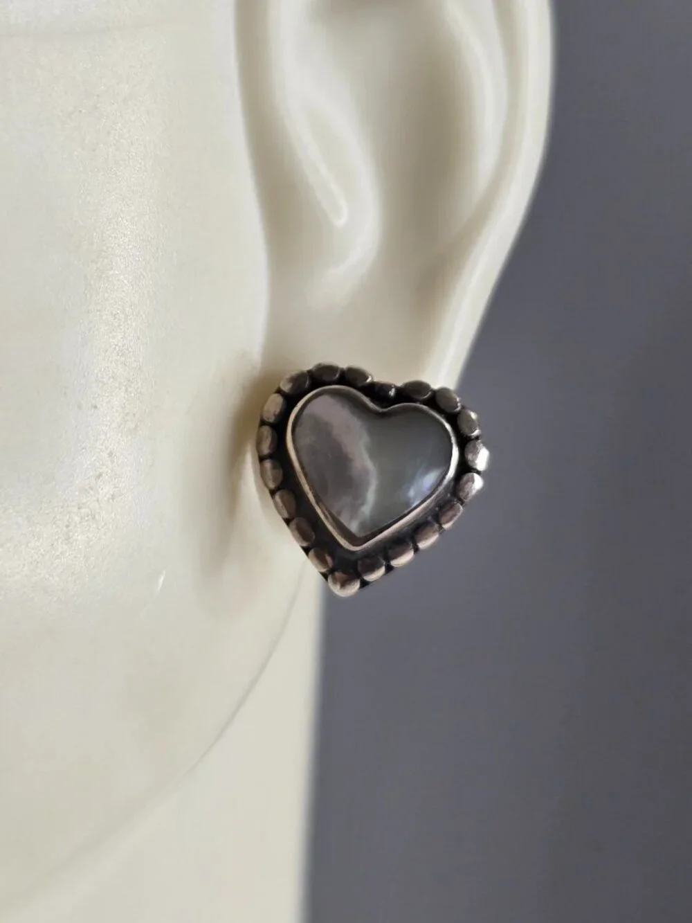 Womens Vintage Estate Sterling Silver MOP Heart Stud Earrings 3.3g E5592